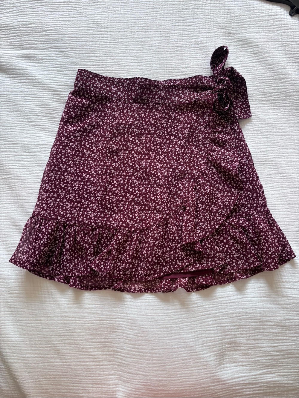 Hollister Floral Wrap Mini Skirt in Burgundy, XS
